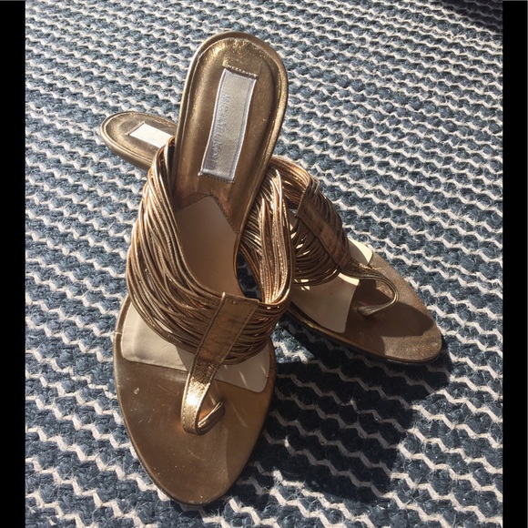 Beautiful Michael Kors vintage Italian leather gold sandal SZ 7 - Picture 1 of 5